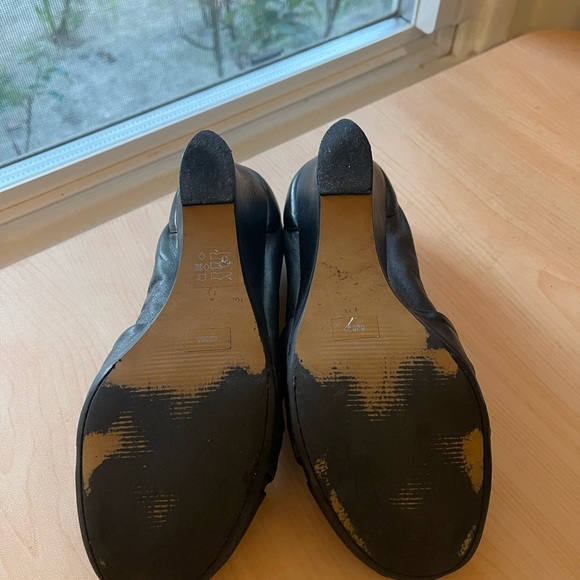 Aldo Wedge Heel
Good condition
See photos for signs of minor wear - Picture 4 of 6